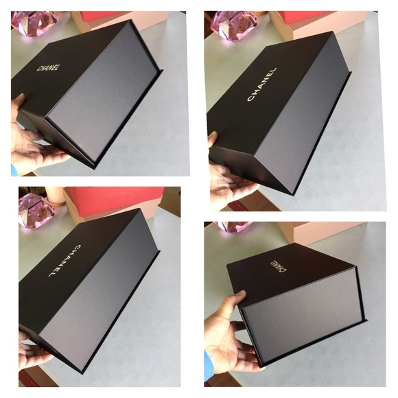 CHANEL EMPTY MAGNET BOX WITH SMALL DUST BAG AND BOOK. - Picture 8 of 14